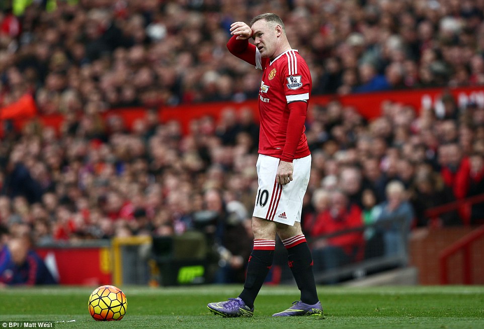 2dc483e200000578-3288963-wayne_rooney_endured_a_frustrating_afternoon_at_old_trafford_in_-a-17_1445802352074